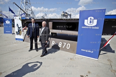 Gdynia. Stocznia S.R. Nauta. Ceremonia polozenia stepki...