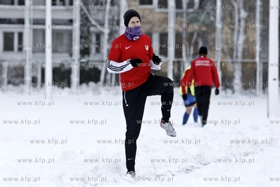 Gdansk Zaspa. Pilkarski turniej dzikich druzyn Do przerwy...