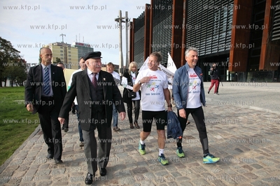 Rozpoczecie biegu Freedom Charity Run, ktory ma na...