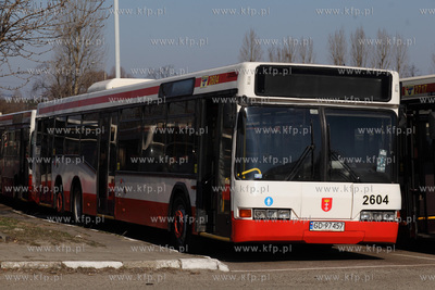 Autobus  Neoplan N4020 w zajezdni ZKM przy ul. Hallera...