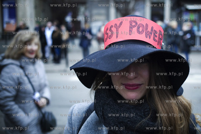 Międzynarodowy Strajk Kobiet. Przemarsz ulicami Gdańska....