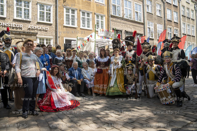 Święto ul. Św. Ducha w Gdańsku. Parada. Nz. prof....