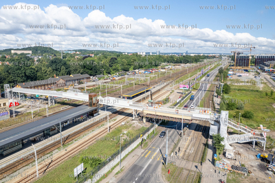 Nowa kładka dla pieszych nad przystankiem SKM Gdańsk...