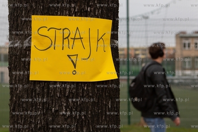 Gdańsk. Strajk nauczycieli w X Liceum Ogólnokształcącym....