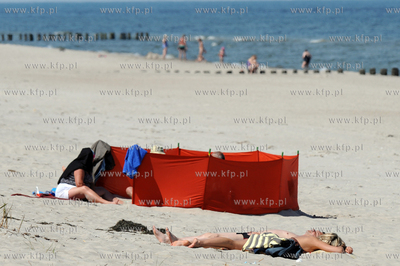 Dziwnow, plaza. Plazowicze  02.06.2009 fot. Wojciech...