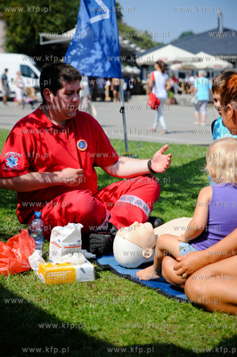Gdynia. Bulwar nadmorski. Festyn PGNiG Bezpiecznie...