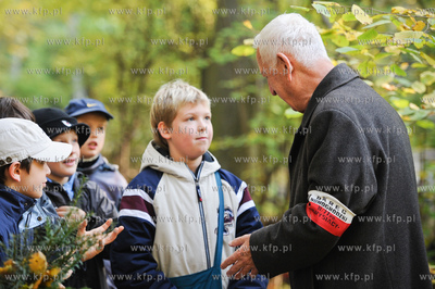 Gdansk. Cmentarz Srebrzysko. Zywa lekcja historii,...