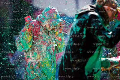 Gdansk. Centrum Stocznia Gdanska. Kolorowy smigus-dyngus...