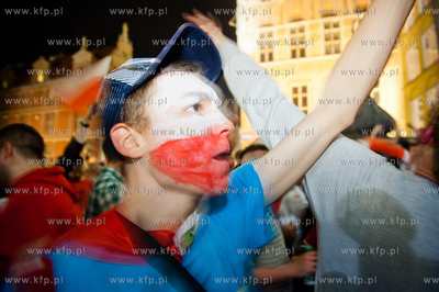 Gdansk. Dlugi Targ. Sympatycy Polskiej reprezentacji...
