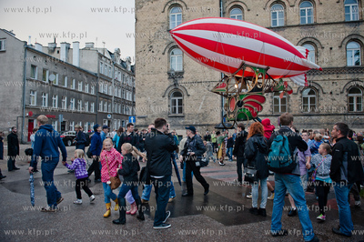 Gdansk. Ul. Rzeznicka. FETA - XVI Miedzynarodowy Festiwal...
