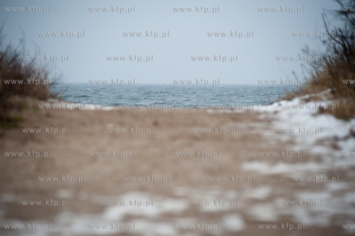 Nieprzyjemna, niezachecajaca do spacerow, zimowa pogoda...