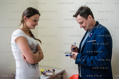 Gdansk. Jacek Kawalec odwiedzil dzieci w Klinice Pediatrii,...