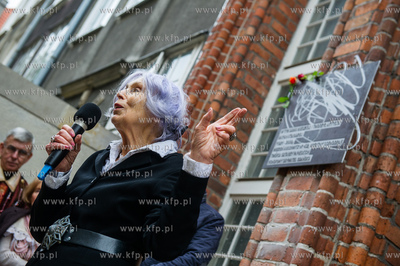 Gdansk. Kamienica przy ul. Mariackiej. Odsloniecie...