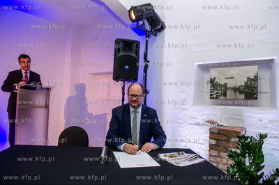 Gdansk. Wyspa Spichrzow. Uroczystosc wmurowania kamienia...