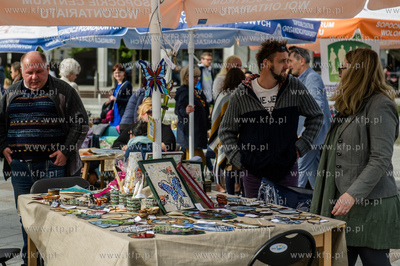 Plac Przyjaciół Sopotu. Przejście przez symboliczne...