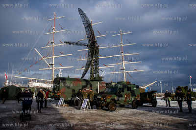 Gdynia. Skwer Kościuszki. Piknik wojskowy pt. Bezpieczna...