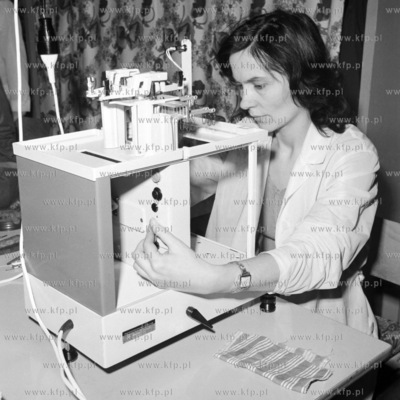 Hala montożowa wag analitycznych w Zakładach Mechaniki...