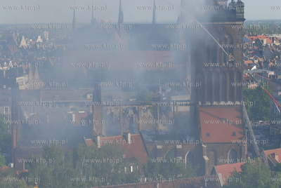 Pozar zabytkowego kosciola sw Katarzyny w Gdansku....