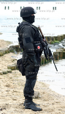 Ekipa filmowa serialu Kryminalni realizuje na plazy...