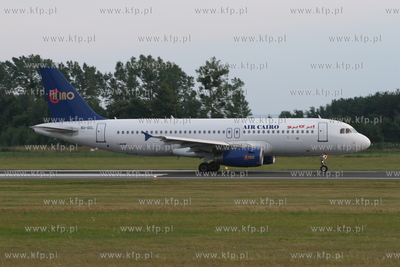 Gdansk , Rebiechowo NZ.Airbus A320-231 linii Air Cairo
15.08.2007
Sebastian...