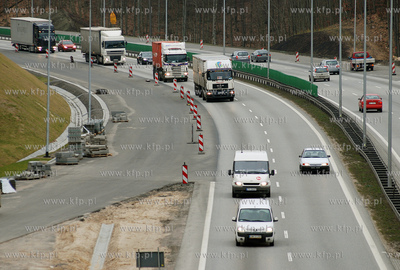 Gdynia. Dobiegaj1 konca prace przy budowie ostatniego...