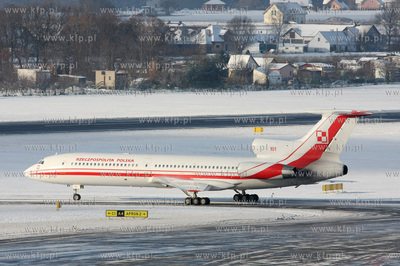 Gdansk, Rebiechowo. Zima na lotnisku. Nz. Tupolev Tu-154M...