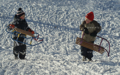 Gdansk-Suchanino. Zimowe szalenstwo na sankach.
Nz....