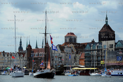 Gdansk. Zlot zaglowcow Baltic Sail 2009.  Parada Zagli...