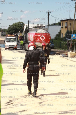 Mosty kolo Leborka. Pociag SKM uderzyl w cysterne....