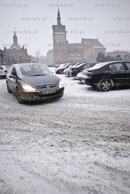Ponad przecietne opady sniegu w Gdansku. Nz. zasypany...