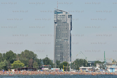 Tlumy turystow i plazowiczow na plazy w Gdyni Srodmiesciu
11.07.2010
Fot....