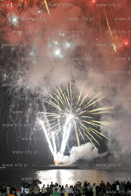 Plaza z Gdyni Srodmiesciu. Towarzyszace imprezie Beach...