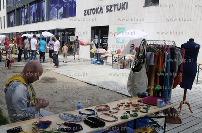 Sopot Fringe Festiwal. Kiermasz rekodziela na terenie...