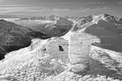 Tatry, Kasprowy. NZ. widok z  Kasprowego na szczyty...