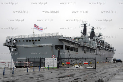 Wspolne cwiczenia okretow i lotnictwa Marynarki Wojennej...