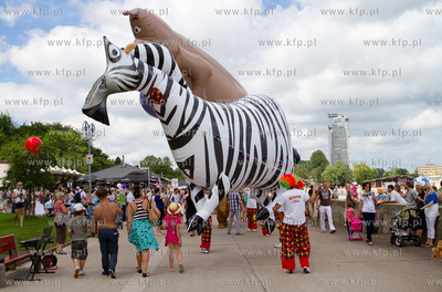 Parada z okazji zaplanowanej na 3 sierpnia premiery...