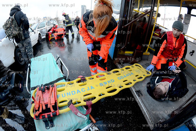 Gdynia. Molo Poludniowe. Pokaz ratownictwa medycznego...