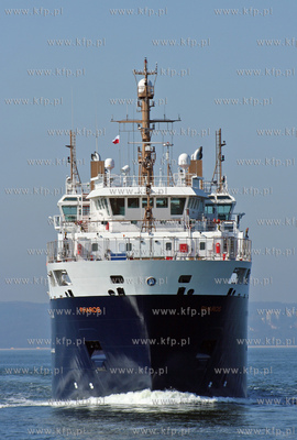 Przy pomocy sonaru, statek Pharos (zbudowany w Gdansku)...