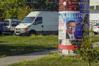 Gdańsk, Przymorze ul. Kołobrzeska. Reklamy wyborcze...