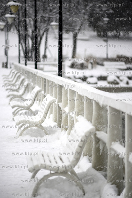 Gdynia Orlowo w zimowej szacie. Nz. Orlowskie molo...