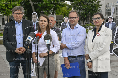 Sopot. Plac Przyjaciol Sopotu.  Konferencja prasowa...