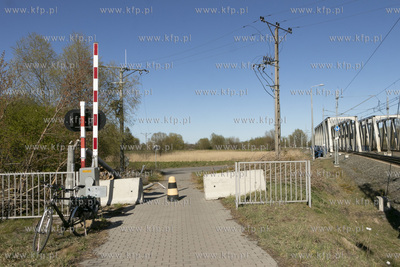 Przejazd kolejowy przy ulicy Przybrzeżnej w Gdańsku....