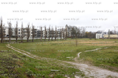 Plac u zbiegu ulic Obrońców Pokoju i Olszewskiego...