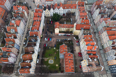Panorama Gdańska. Na zdjęciu widok na podwórko pomiędzy...