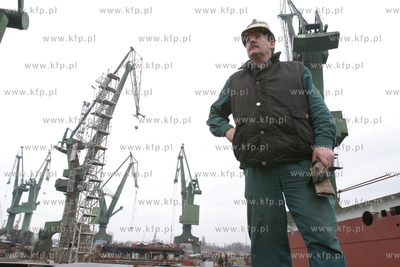 Marek Bronk - pracownik Stoczni Gdanskiej nalezacej...