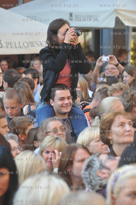 Gdansk. Dlugi Targ. Happening pt Aktorzy Przyjechali...