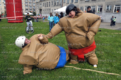 Festyn Osiedlowy w ramach Dni Sasiadow na terenie Gimnazjum...