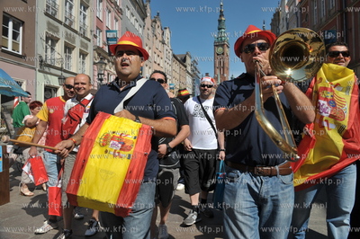 Ulice Dluga i Dlugi Targ w Gdansku dzien przed meczem...