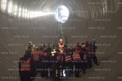 Zakonczona pierwsza nitka tunelu pod Wisla zostala...