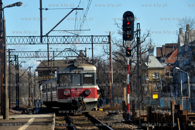 Gdansk Wrzeszcz. Elektryczny pociag podmiejski jedzie...